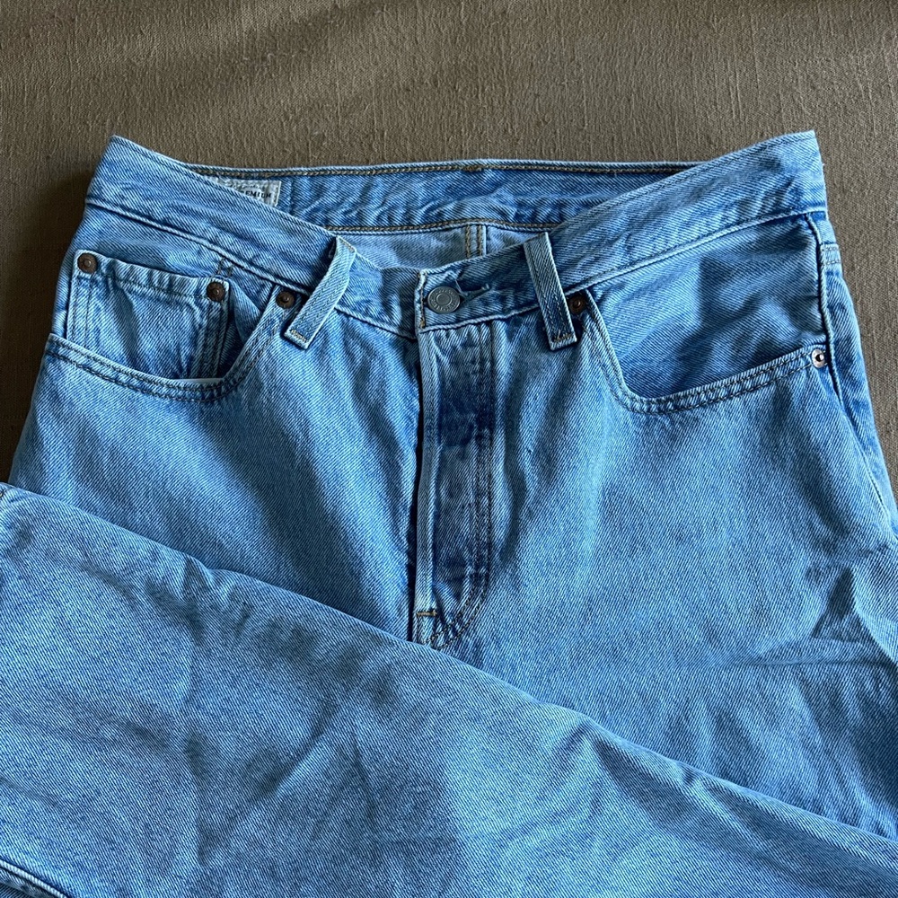 Levi’s 501 jeans. Soooo cute they just don’t fit:(